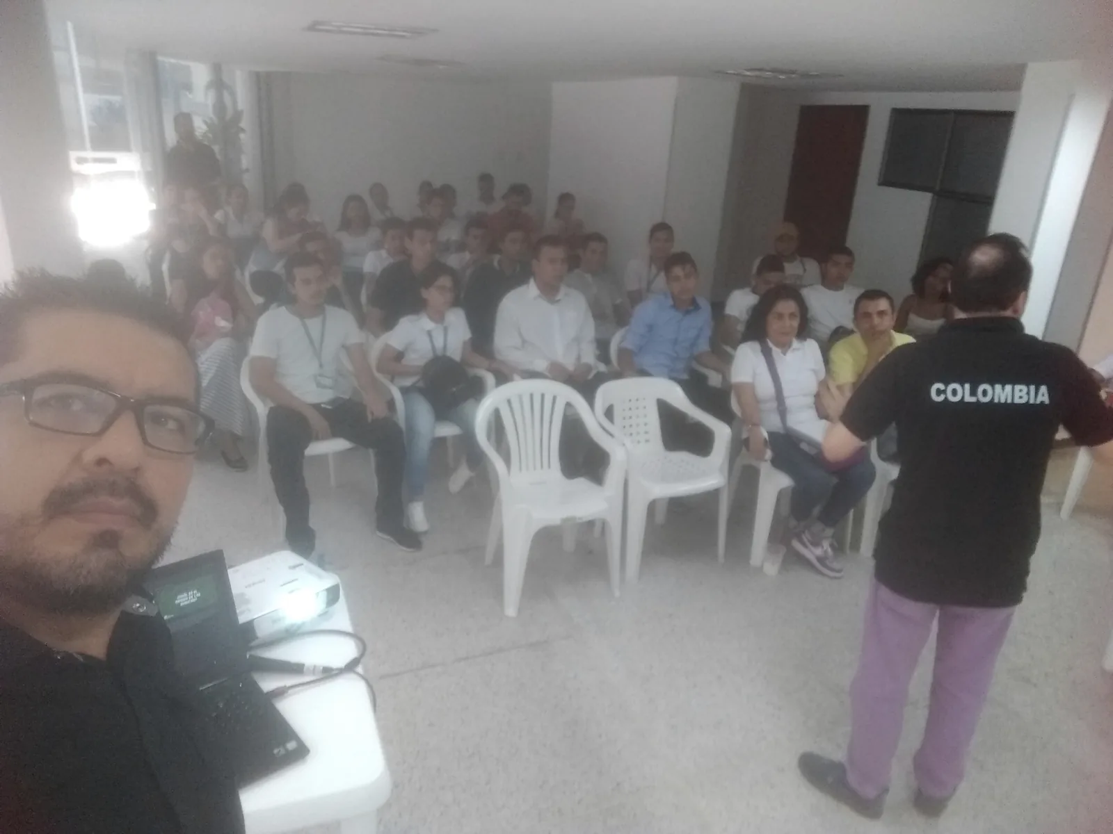 Encuentro de formación presencial registrado en fotografía