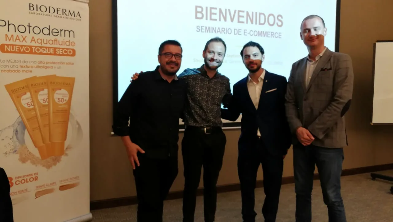 Registro de ponentes en un seminario de comercio electrónico