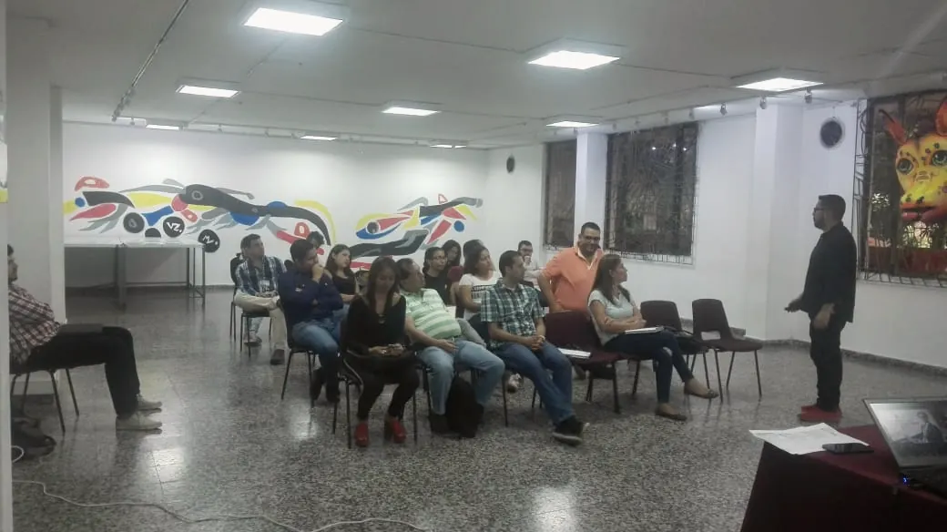 Registro fotográfico de una jornada de conferencia o formación OSABUENA, fotografía 43