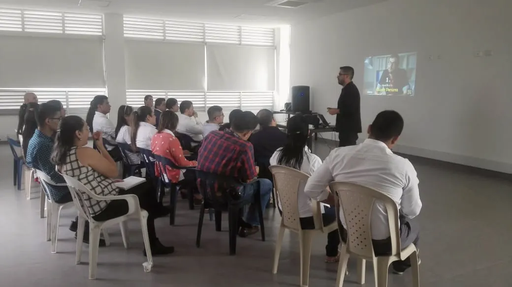 Registro fotográfico de una jornada de conferencia o formación OSABUENA, fotografía 46